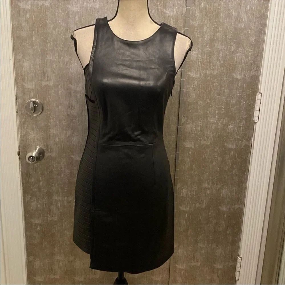 Versace Elegant Black Sleeveless lamb leather Dress, US2